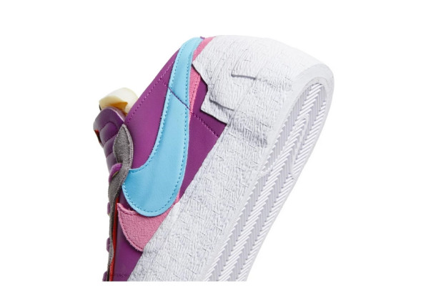 Унисекс кроссовки Nike KAWS x sacai x Blazer Low 'Purple Dusk'