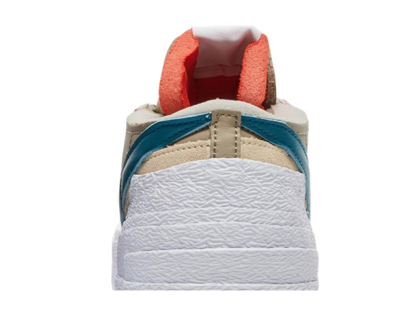 Унисекс кроссовки Nike KAWS x sacai x Blazer Low 'Reed'