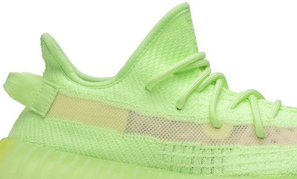 Женские кроссовки Adidas Yeezy Boost 350 V2 GID Glow