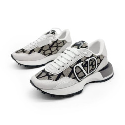 Valentino Vlogo Pace White