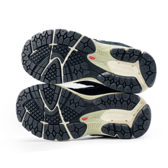 Унисекс кроссовки New Balance 2002R Dark Grey Cream