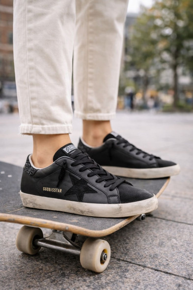 Женские кеды Golden Goose Super-Star In Black Nappa With Black Star And Glitter Heel Tab
