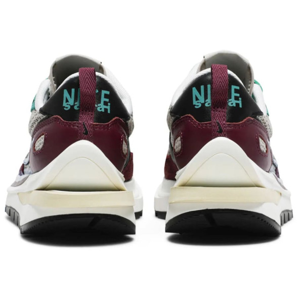 Унисекс кроссовки Nike x Sacai VaporWaffle Villain Red