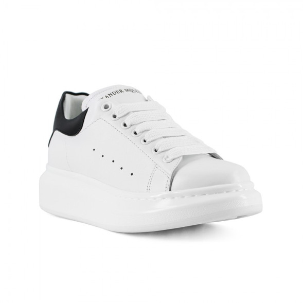 Женские кроссовки Alexander McQueen Luxe Monochrome Leather