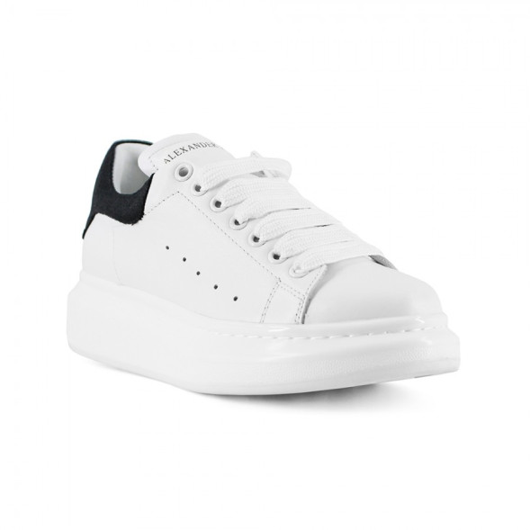 Женские кроссовки Alexander McQueen Luxe Monochrome Suede