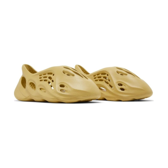 Унисекс кроссовки для бега Adidas Yeezy Foam RNNR Sulfur
