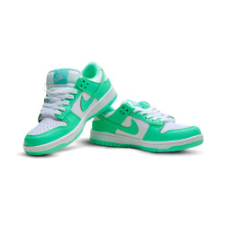 Nike Dunk Low "Pine Green"